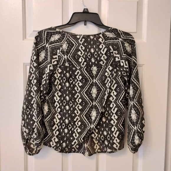 *5 for $20* AE geo print top - Picture 2 of 10